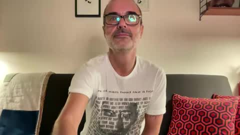 Snapshot of maxbow chatting on 10.12.25 Max Mikado online show from 10.12.25