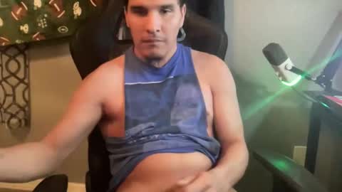 Snapshot of maxfreaky407284 chatting on 12.18.25 perezcouple online show from 12.18.25