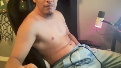 Snapshot of maxfreaky407284 chatting on 12.23.25 perezcouple online show from 12.23.25