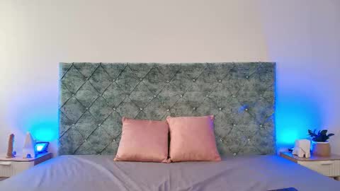 M A X F R O S T   online show from 12.20.25