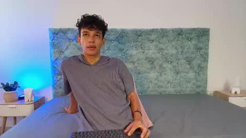 M A X F R O S T   online show from 12.22.25