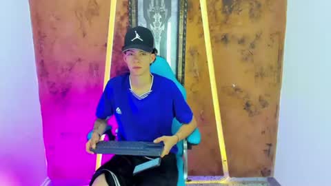 Snapshot of maxi_castro18 chatting on 06.22.26 maximo online show from 06.22.26