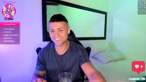 Snapshot of maxi_mux1 chatting on 10.18.25 MAXI online show from 10.18.25