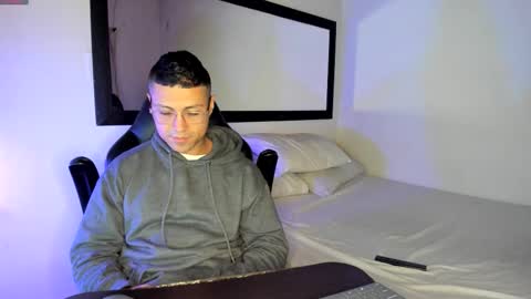 Snapshot of maxi_mux1 chatting on 10.20.25 MAXI online show from 10.20.25