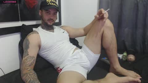 Snapshot of maxi_rogger chatting on 02.21.25 maxi rogger online show from 02.21.25