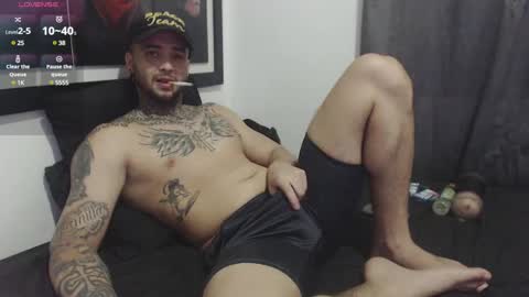 Snapshot of maxi_rogger chatting on 02.26.25 maxi rogger online show from 02.26.25