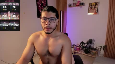 Snapshot of maxifit_ chatting on 10.06.25 Mikael online show from 10.06.25