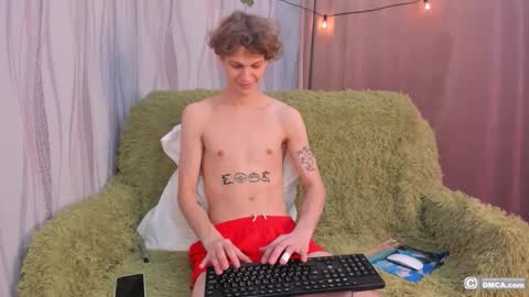 Snapshot of maxim_burn chatting on 10.20.25 maxim burn online show from 10.20.25