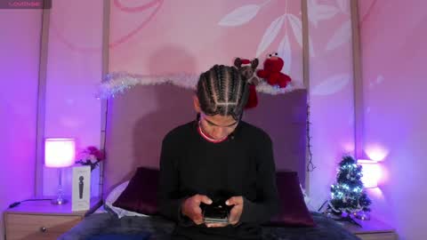 Snapshot of maxim_walker chatting on 12.26.24 maxim online show from 12.26.24