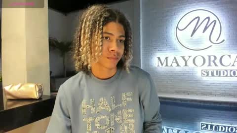 Snapshot of maxim_walker chatting on 03.02.25 maxim online show from 03.02.25