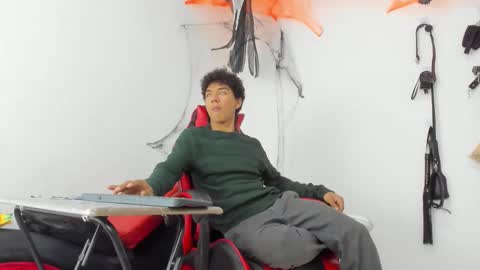 Maximiliano online show from 11.04.25