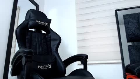 Maximo Sebastian online show from 02.23.25