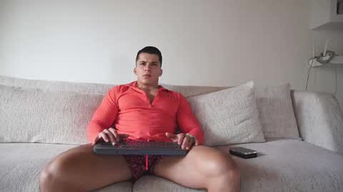 Snapshot of maximohoot chatting on 10.11.25 Sebastian online show from 10.11.25