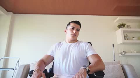 Snapshot of maximohoot chatting on 10.24.25 Sebastian online show from 10.24.25