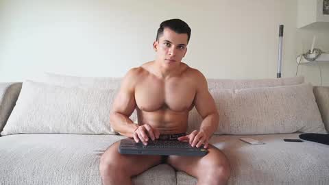 Snapshot of maximohoot chatting on 10.28.25 Sebastian online show from 10.28.25