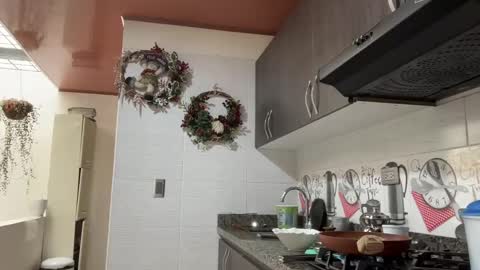 Snapshot of maximohoot chatting on 11.06.25 Sebastian online show from 11.06.25