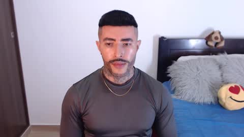 Independent Model online show from 01.20.25
