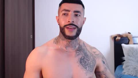 Independent Model online show from 02.14.25
