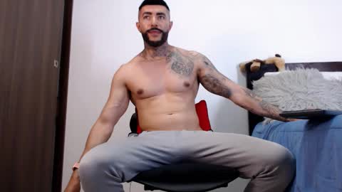 Independent Model online show from 02.15.25
