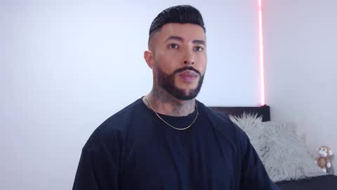 Independent Model online show from 09.28.25