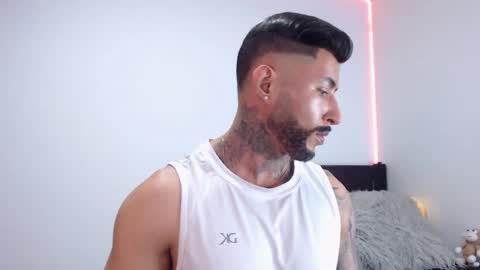 Independent Model online show from 10.03.25