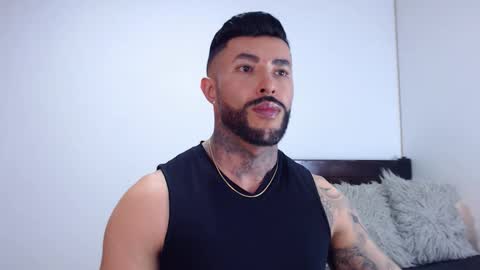 Independent Model online show from 10.08.25