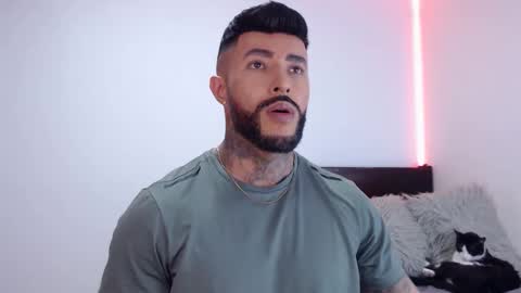 Independent Model online show from 10.20.25