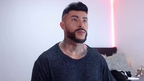 Independent Model online show from 10.21.25