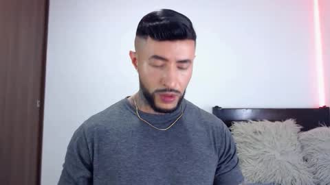 Independent Model online show from 12.16.25