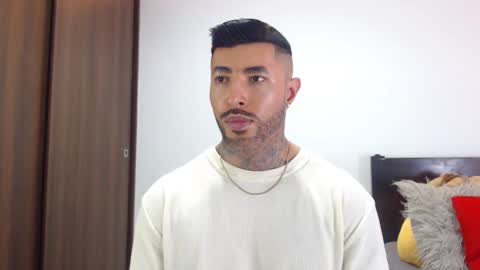 Independent Model online show from 02.14.26