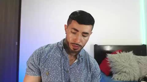 Independent Model online show from 04.17.26