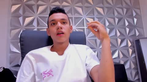 Snapshot of maximuss_19 chatting on 12.12.24 Maximus online show from 12.12.24