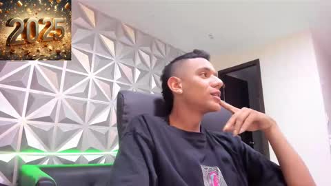 Snapshot of maximuss_19 chatting on 12.30.24 Maximus online show from 12.30.24