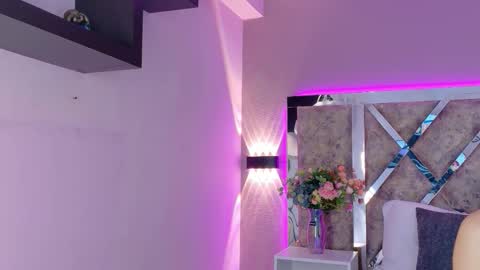 Maxi Rogers online show from 12.22.25