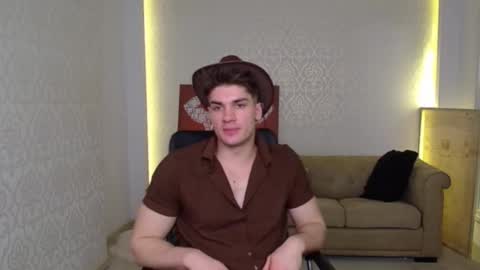 Snapshot of maxkaiden chatting on 02.11.25 MaxKaiden online show from 02.11.25