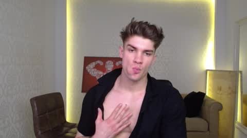 Snapshot of maxkaiden chatting on 02.12.25 MaxKaiden online show from 02.12.25