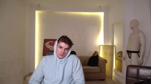 Snapshot of maxkaiden chatting on 02.14.25 MaxKaiden online show from 02.14.25