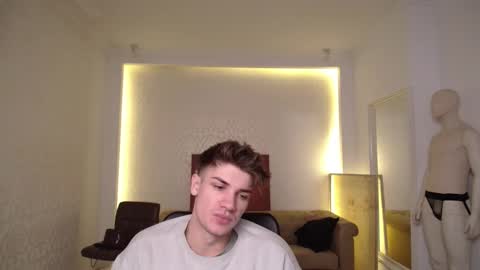 Snapshot of maxkaiden chatting on 02.25.25 MaxKaiden online show from 02.25.25