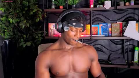 Snapshot of maxmuscle10 chatting on 02.01.26 Maxmuscle10 online show from 02.01.26