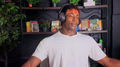 Snapshot of maxmuscle10 chatting on 02.12.26 Maxmuscle10 online show from 02.12.26