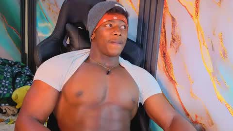 Snapshot of maxmuscle10 chatting on 05.11.26 Maxmuscle10 online show from 05.11.26
