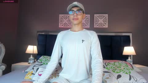 Max Owen  online show from 01.11.25