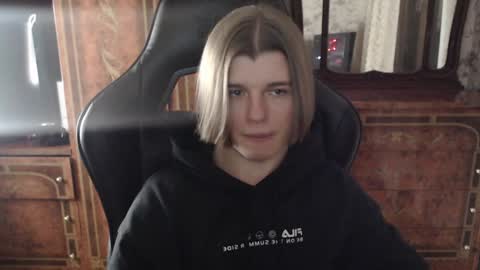 Snapshot of maxplay18 chatting on 12.12.24 Max online show from 12.12.24