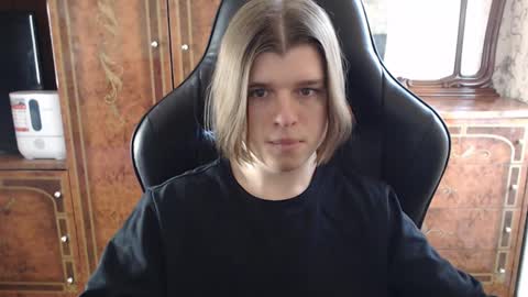 Snapshot of maxplay18 chatting on 02.23.25 Max online show from 02.23.25