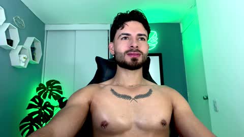 Snapshot of maxtowers chatting on 10.23.25 Maxi online show from 10.23.25