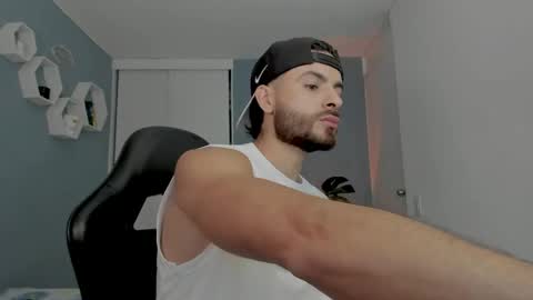 Snapshot of maxtowers chatting on 03.30.26 Maxi online show from 03.30.26