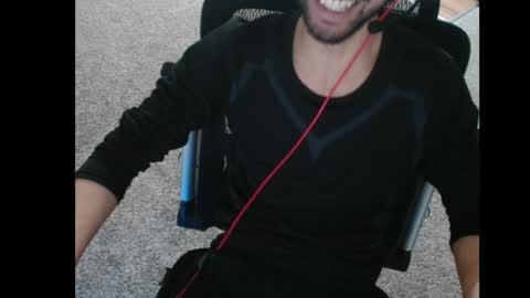 Snapshot of maxvirya3 chatting on 12.20.25 max online show from 12.20.25