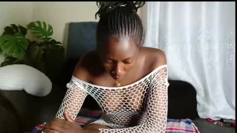 Snapshot of maxxinepetite chatting on 02.08.26 maxxinepetite online show from 02.08.26