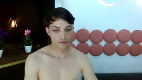 Snapshot of maxxlouis chatting on 05.29.26 MaxxLouis online show from 05.29.26