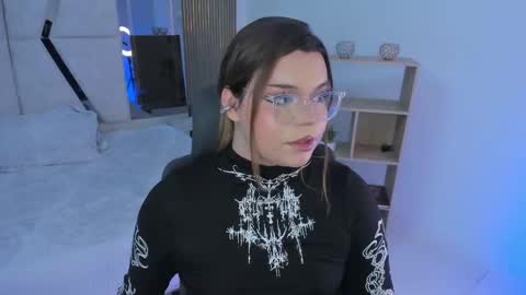 Maxine Minx online show from 11.19.25